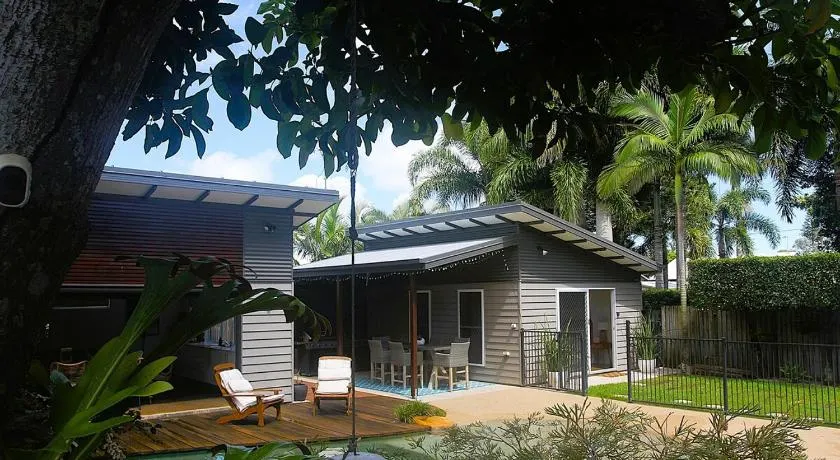 Pantai Indah Villa - Image 1