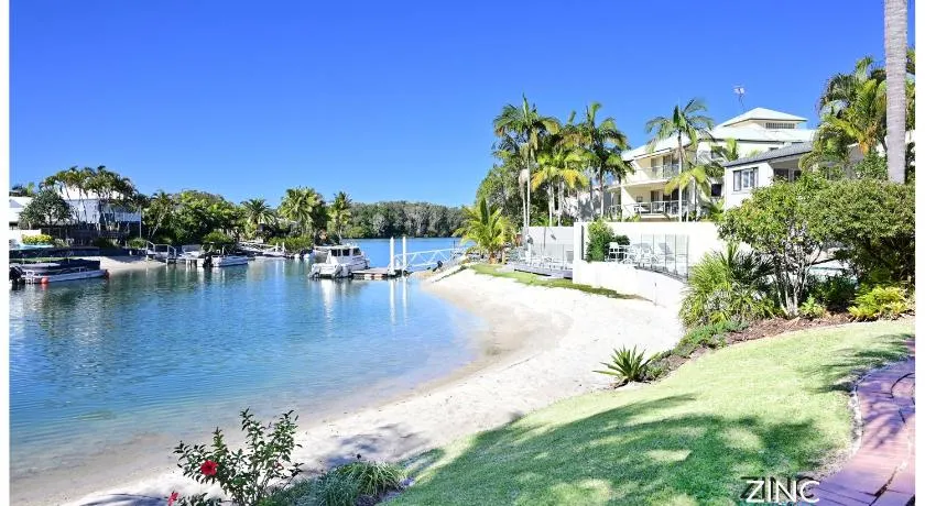 St Tropez 10 - Tranquil Waterfront Escape in Noosa Sound – Minutes from Hastings Street - Image 1