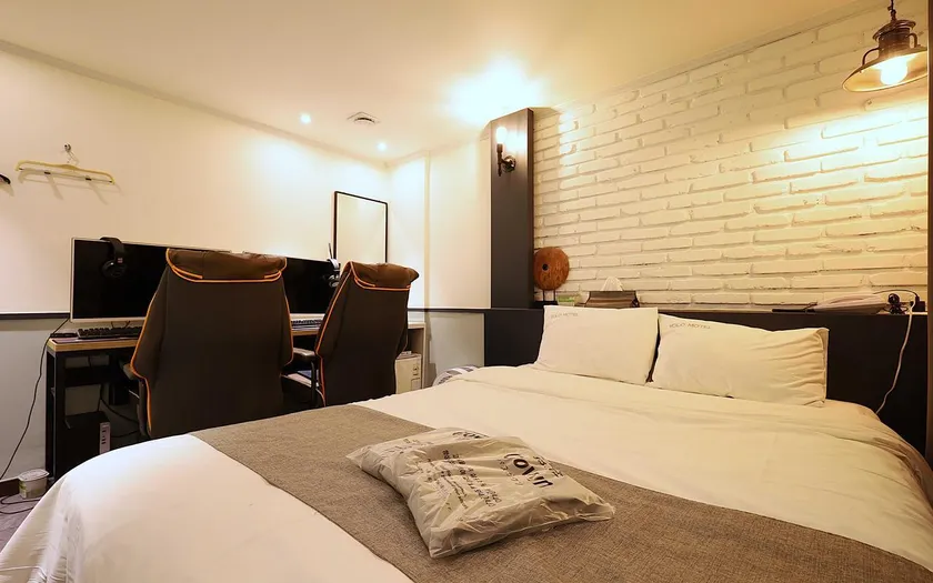 HIVE Hotel - formerly Hotel YOLO - Image 1