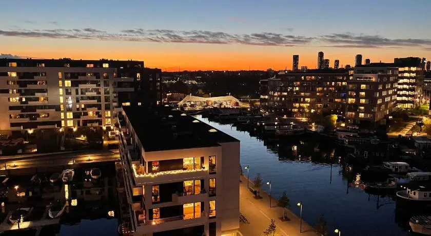 Luksuslejlighed på 7 sal med elevator, vestvendt altan og udsigt over havn og by - Image 1