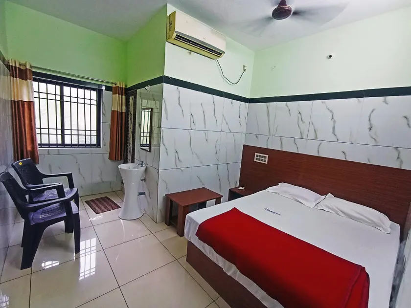 Hotel Kadamba - Image 1