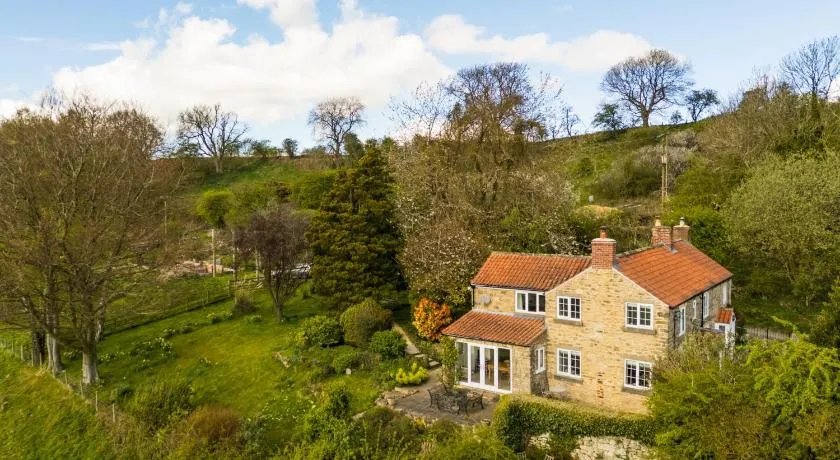 Stunning 3 Bedroom Cottage near Historic York - Image 1