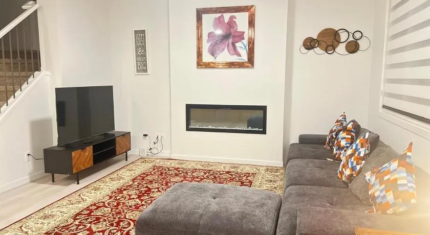 Cozy Edmonton Retreat Near West Edmonton Mall - Image 1