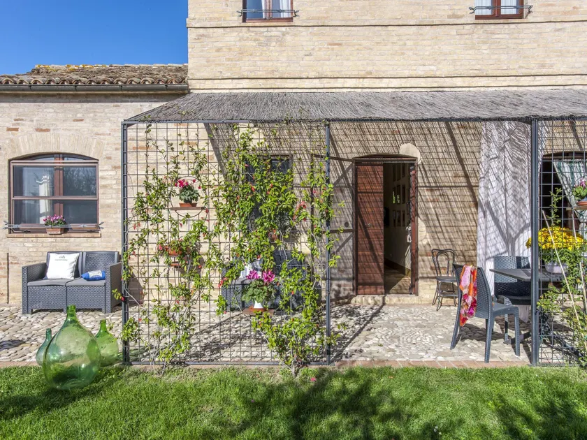 Holiday Home in Fermo with Heated Pool - Image 1