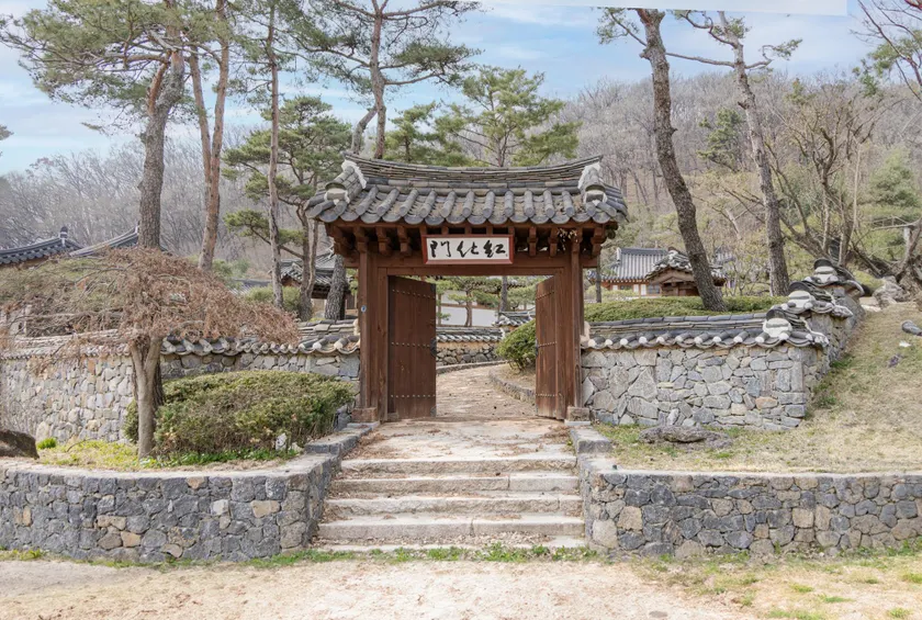 Chosun Royal Family Hotel - Image 1