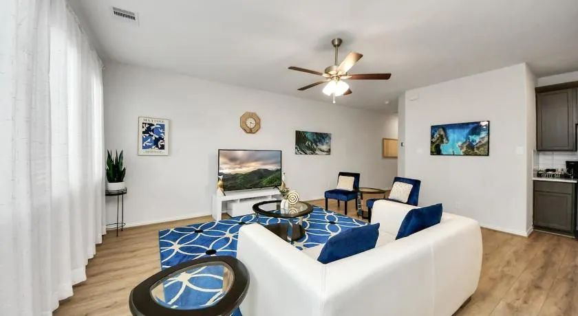 Stylish 3Bedroom Oasis Near Katy Mills - Image 1
