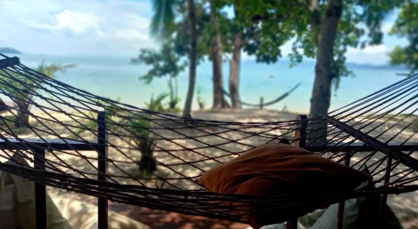 Sabai Sabai Beach Bungalows - Image 1