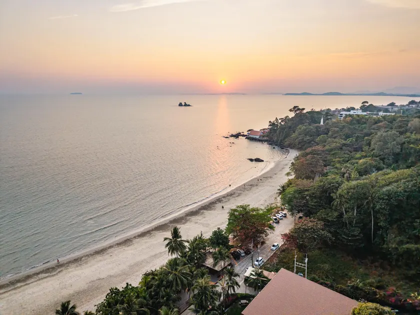 Baansuan Aokhai Beach Resort - Image 1