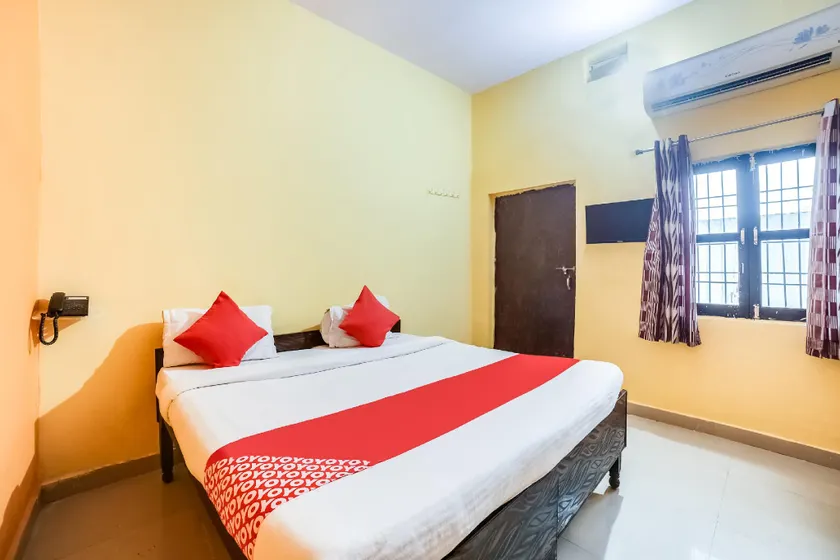 Hotel O Mahindra Pg Rooms & Restaurant - Image 1