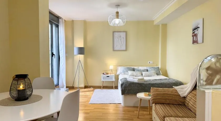 Apt Centro con Terracita Rua Cuba ツ Rias Baixas Rentals - Image 1