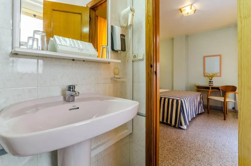 Hotel Mediterráneo - Image 1
