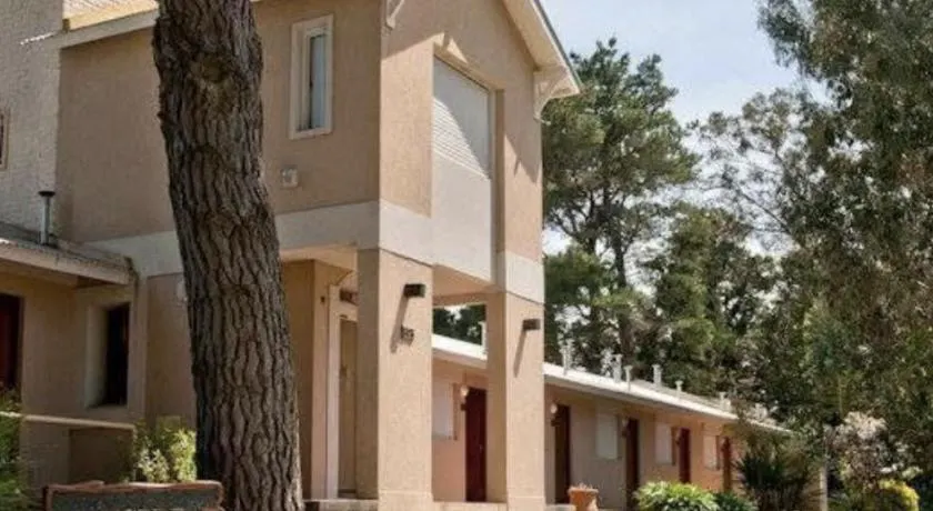 Monserrat Bungalows Con pileta y parrilla - Image 1