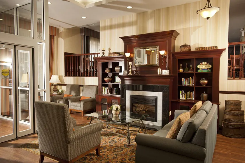 Queens County Inn and Suites Long Island City - Image 1