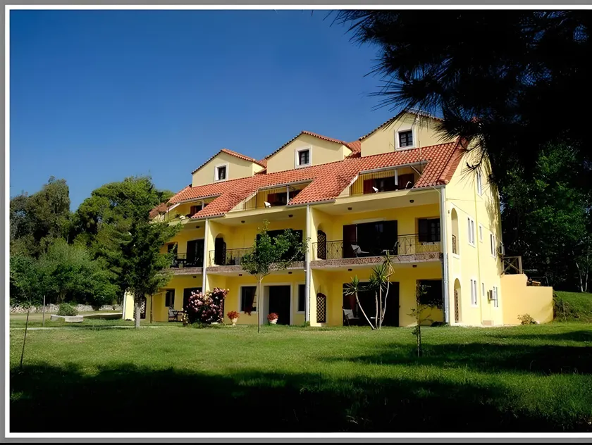 Albouro seafront apartments - Image 1