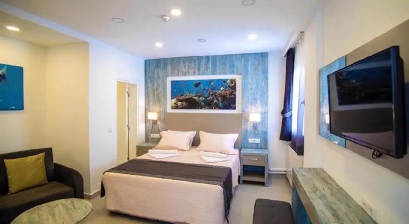 Queen Victoria Suit Apart OTEL - Image 1