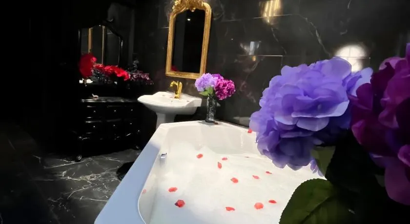 L'Orchidarium, maison élégante et romantique à Flagy - Loveroom en duplex - Image 1