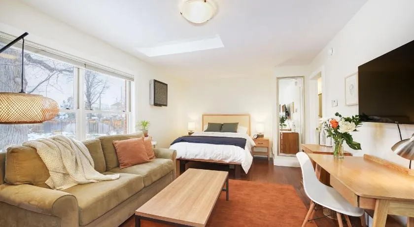Boulder Guest House - Image 1