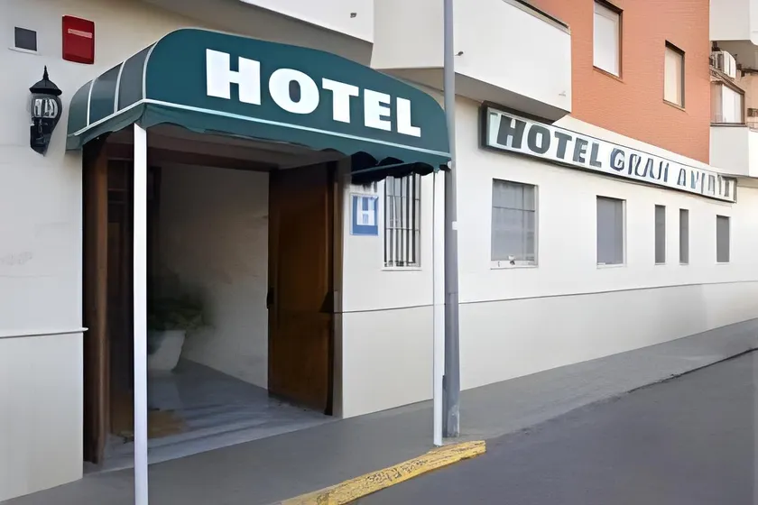 Hotel Gran Avenida - Image 1