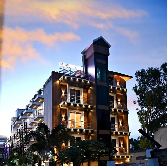 BLUE WAVES HOTEL - Image 1