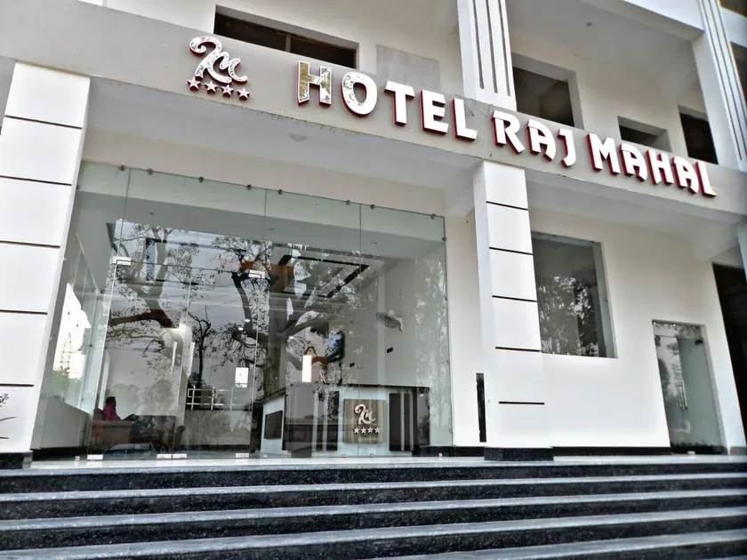 Raj Mahal Clarks Inn Roorkee - Image 1