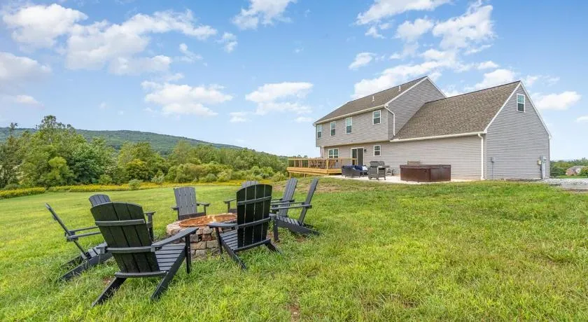 10 Acre Hidden Gem - Image 1