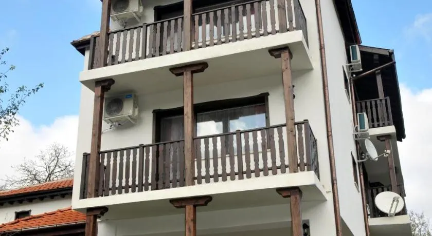 Family Hotel and Restaurant Plamena - Image 1