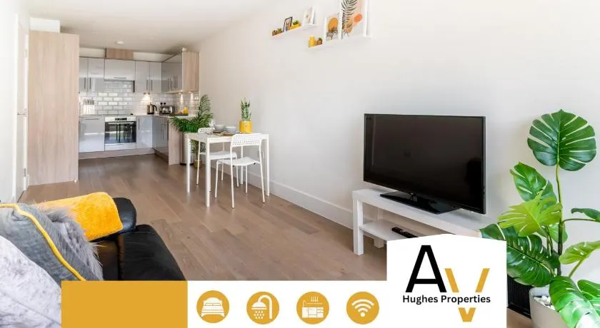 Spacious MK 2 Bed Apartment, 4 Mins from Station by AV Hughes Properties - Image 1