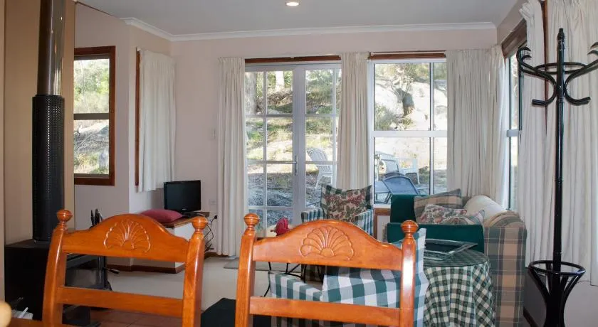 Whiskey Gully Cottages - Image 1