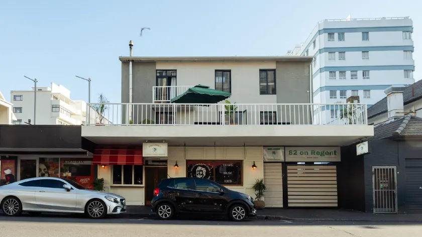 Foools Inn - Trendy Rooms available in the Heart of Sea Point! - Image 1