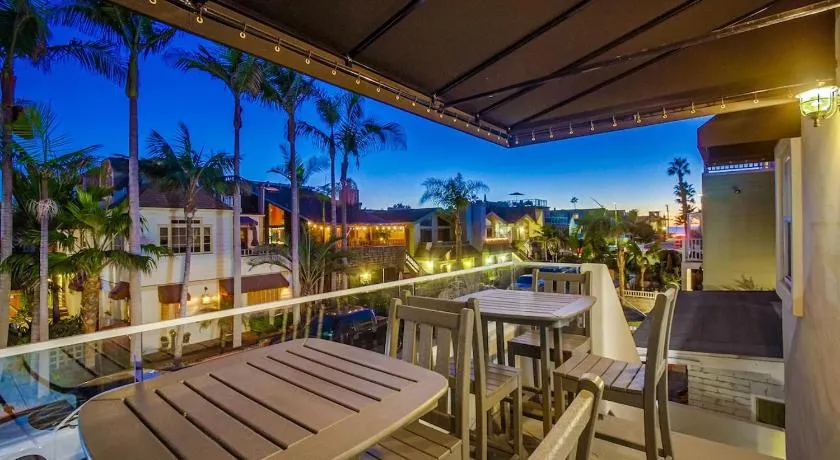 Bayside Retreat with Water Views Near Beach with AC and Private Patio - Image 1