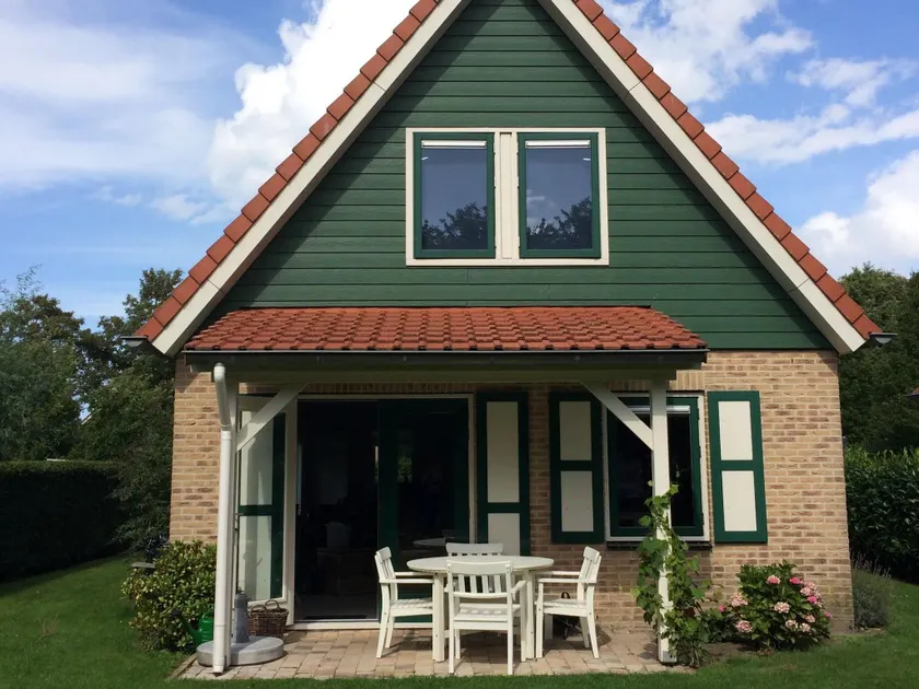 Quaint Holiday Home in Zonnemaire with Roofed Terrace - Image 1