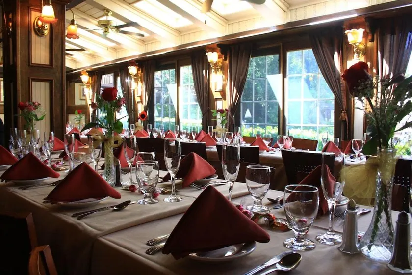 Saddleback Inn at Lake Arrowhead - Image 1