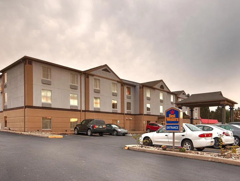 Days Inn by Wyndham Indiana Benjamin Franklin Highway - Image 1
