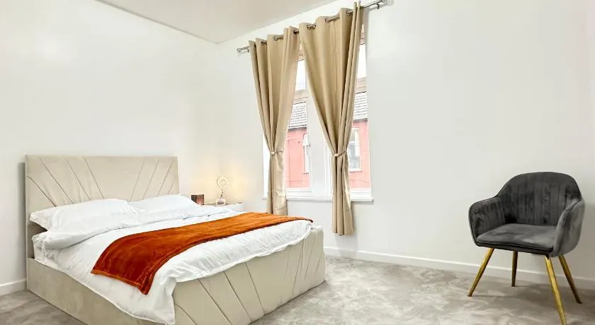 8-Sleeper 4BR 4Bed 2Bath Wi-Fi Garden Tv Beach - Image 1