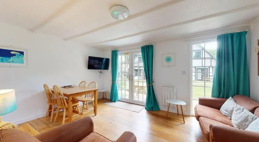 01 Tudor Court, Tolroy Manor - Image 1
