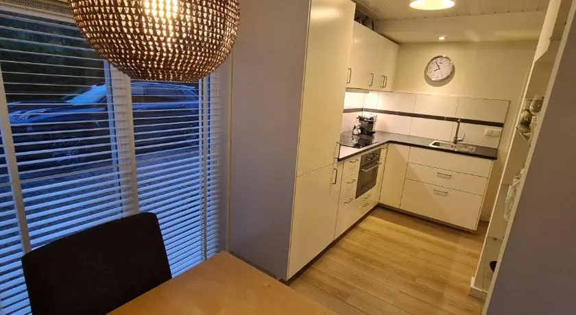 Bij Ons Naast - Image 1