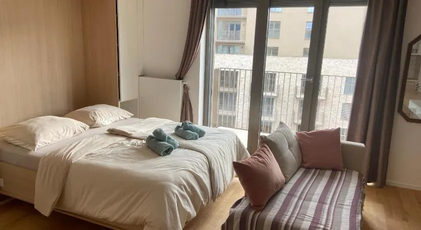 Modern 1BR with Gym - Image 1