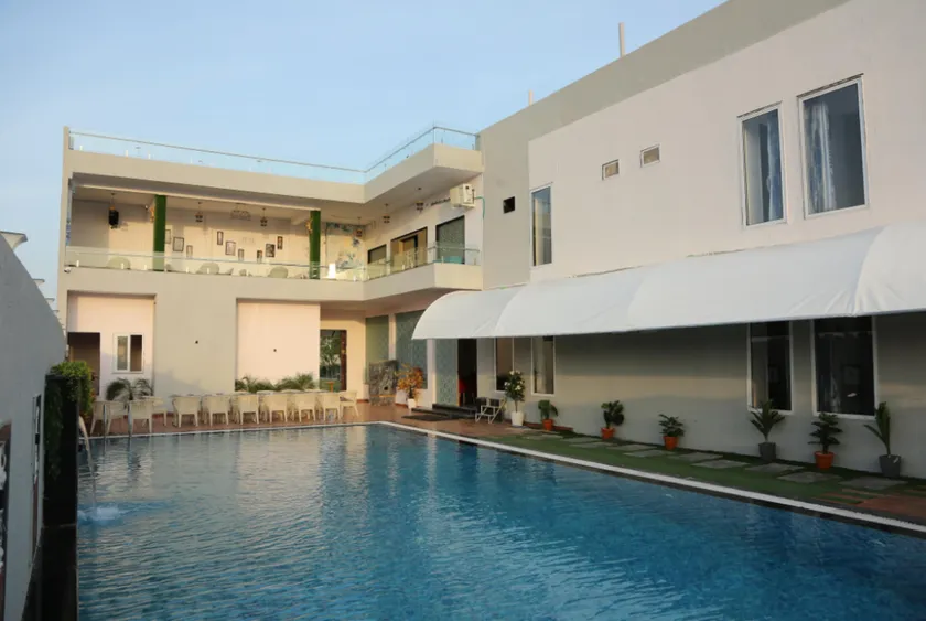 Hotel Lakeview Resort & Restro Indore - Image 1