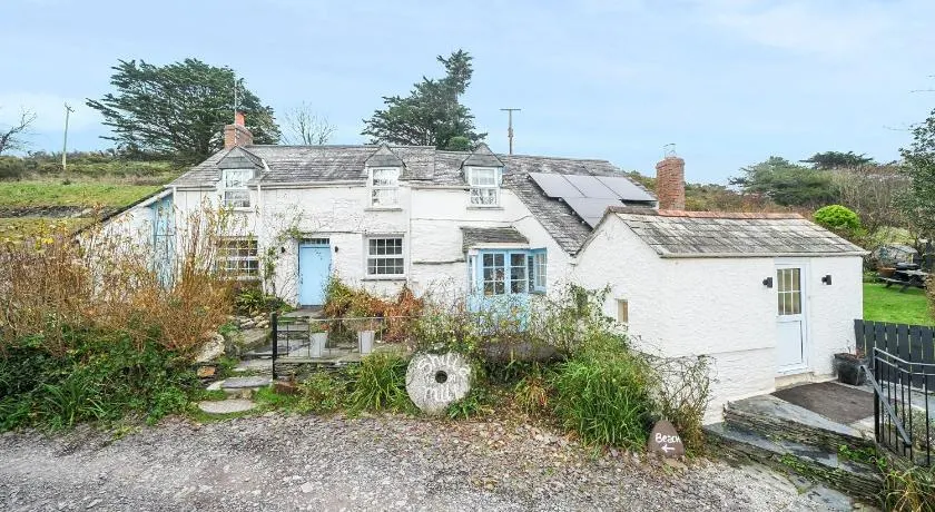 Shilla Mill - Just off the Beach - Image 1