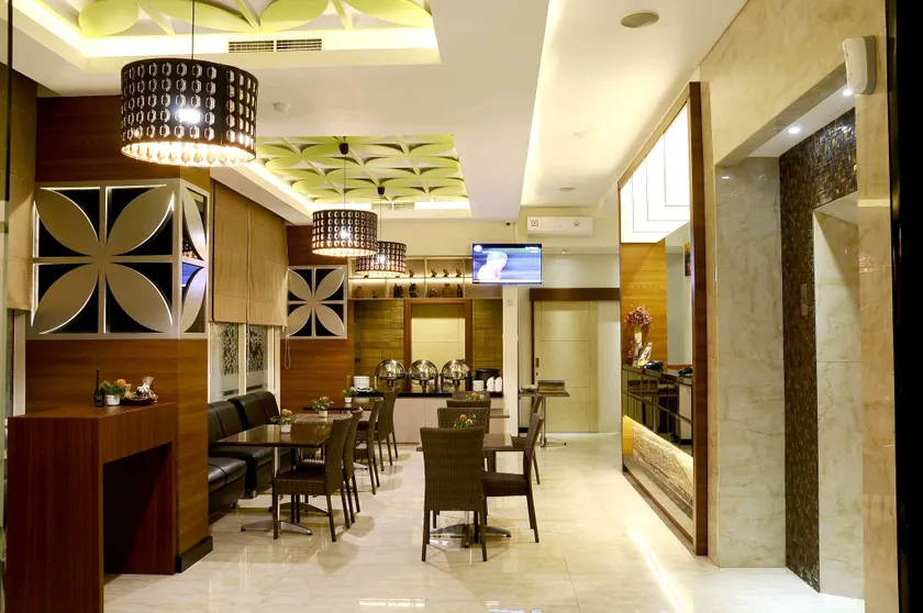 Biz Boulevard Hotel - Image 1
