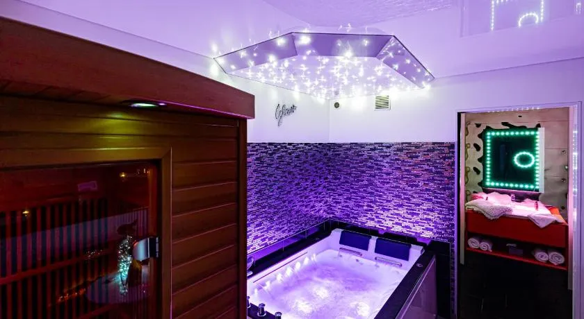 "glamappartspa" Love you experience & Parking - Image 1