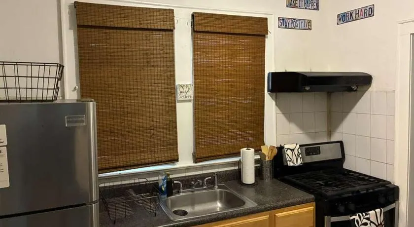 Charming 2-bedroom apartment with Washer and Dryer in Jersey City - Image 1