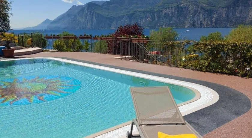 Appartement 'Bilocale 4 Persone Villa Treccani' avec vue sur le lac, Wi-Fi et climatisation - Image 1
