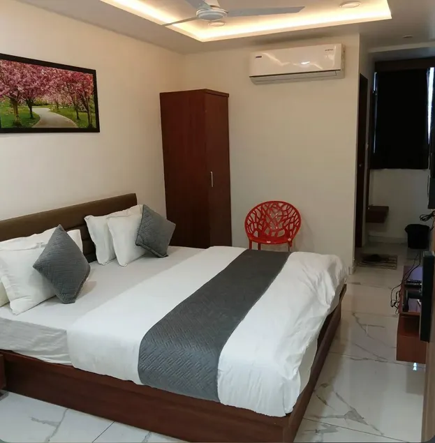 Hotel Madhav Palace - Image 1