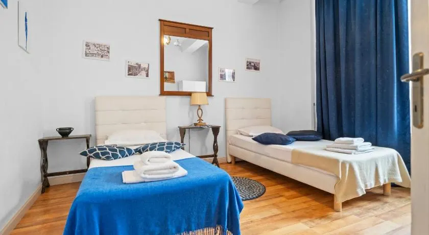 GOLDEN RESIDENCES- Private building with 2 individual apartments in Old Town - Image 1