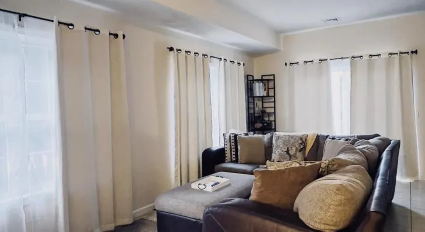 Charming home Centrally located in Worcester - Image 1