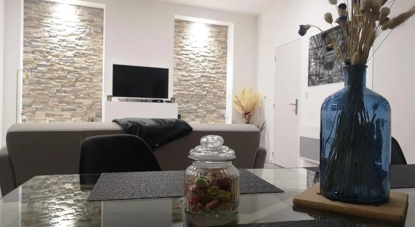 T3 avec salle de bain privative par chambre - Image 1