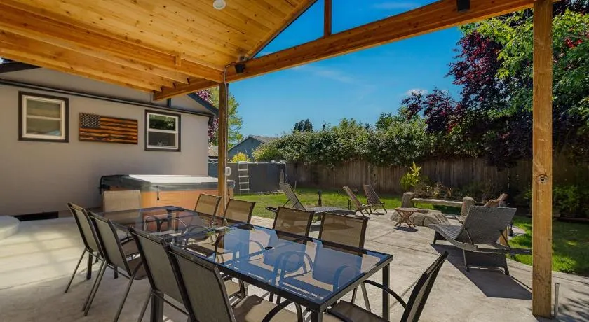 The Mixture - Hot Tub, Fire Pit & Covered Outdoor Dining home - Image 1