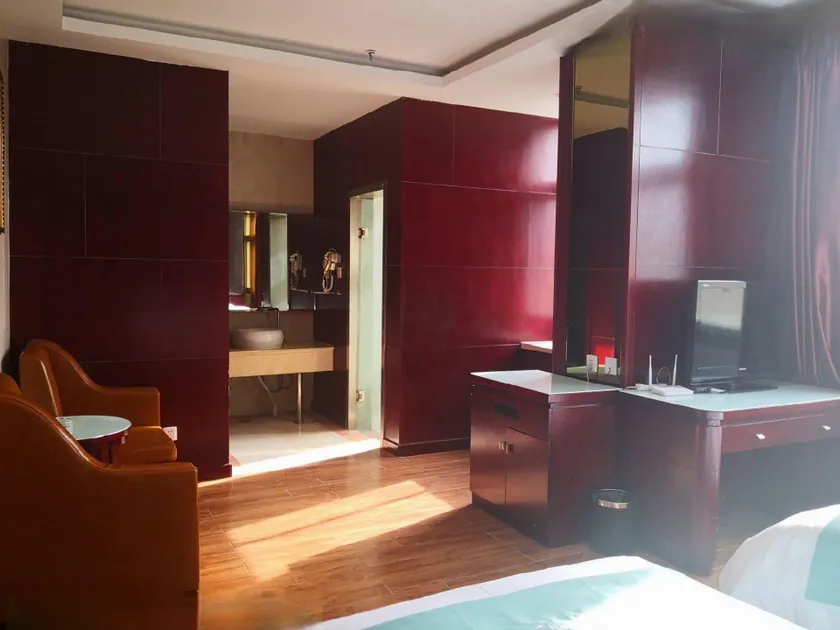 Pai Hotel (Yulin railway station college store) - Image 1