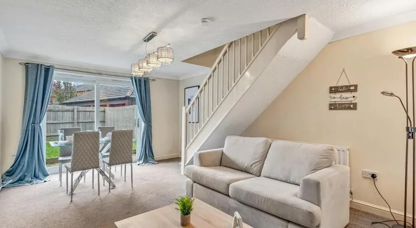 Modern Terraced House with Private Garden, Near Airport & MET Office - Image 1
